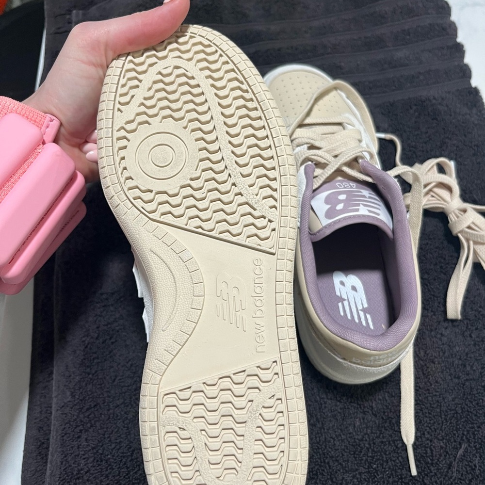 *NEW* New Balance Cream and Lavender 480 Sneakers 💌 - Picture 4 of 5